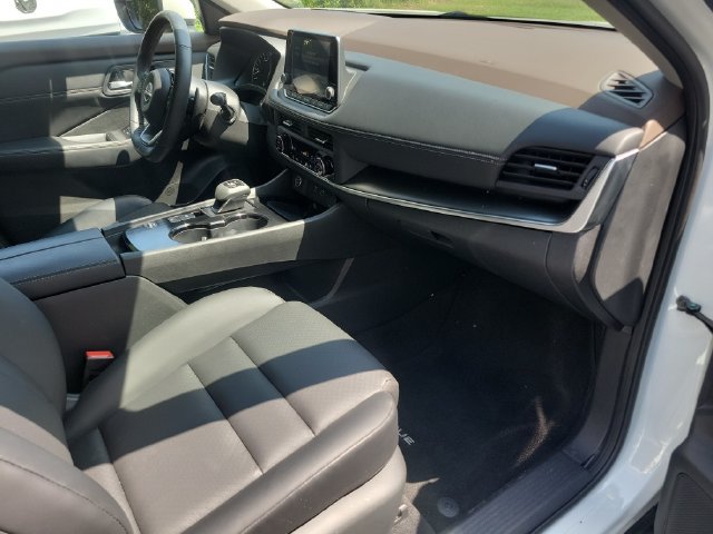 Certified 2023 Nissan Rogue SV w/ SV Premium B Package FWD image 31