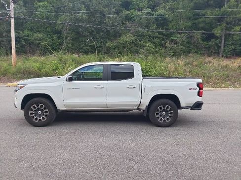 Used 2023 Chevrolet Colorado Z71 w/ Z71 Convenience Package 2 AWD/4WD image 5