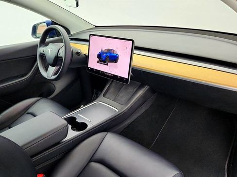 Used 2022 Tesla Model Y Long Range AWD/4WD image 32