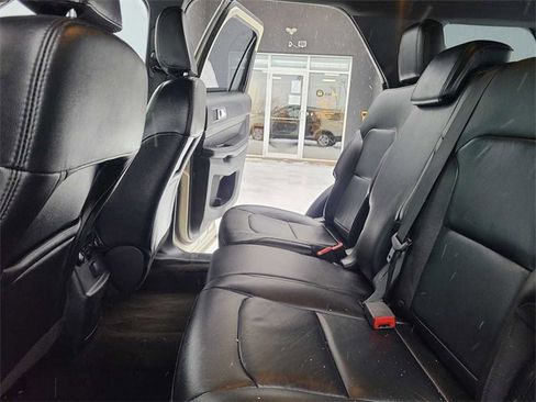 Used 2018 Ford Explorer XLT w/ Equipment Group 202A image 22