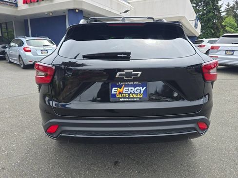 Used 2024 Chevrolet Trax RS w/ Sunroof Package FWD image 6