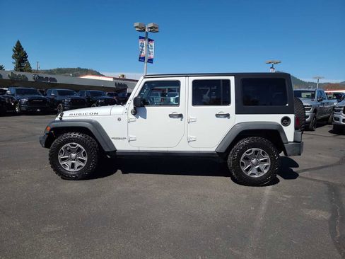 Used 2015 Jeep Wrangler Unlimited Rubicon w/ Connectivity Group image 11