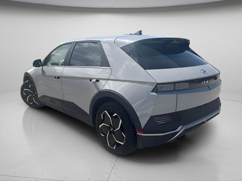 Used 2024 Hyundai Ioniq 5 SEL AWD/4WD image 9