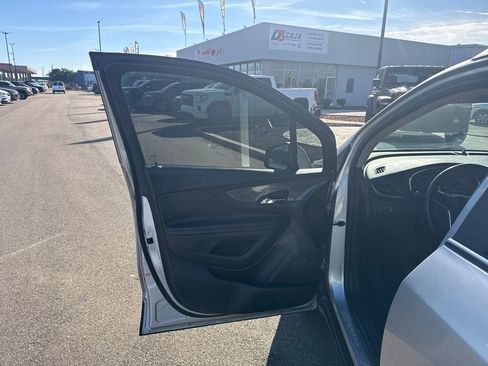 Used 2018 Buick Encore Preferred image 40