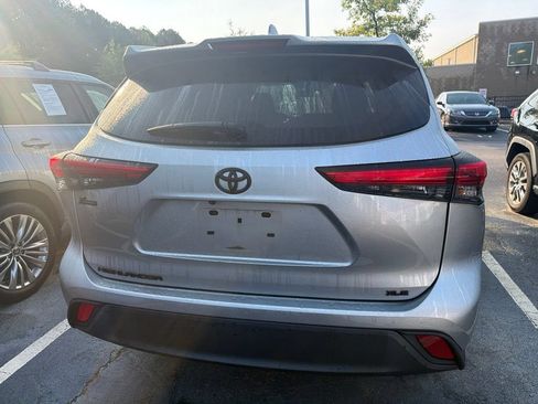 Used 2021 Toyota Highlander XLE FWD image 6