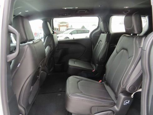 New 2026 Chrysler Pacifica Select w/ S Appearance Package AWD/4WD image 19