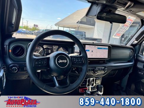 Used 2025 Jeep Gladiator Mojave w/ Convenience Group AWD/4WD image 29