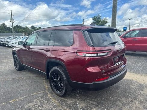 Used 2025 Jeep Grand Cherokee L Laredo AWD/4WD image 5