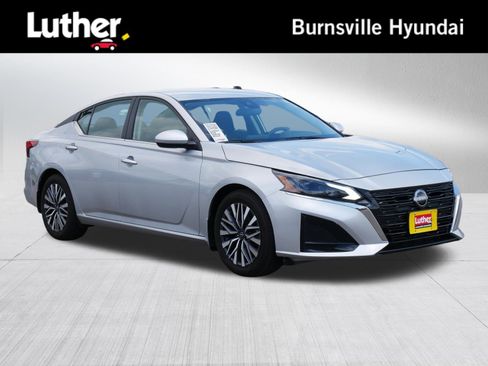 Used 2023 Nissan Altima 2.5 SV FWD image 1