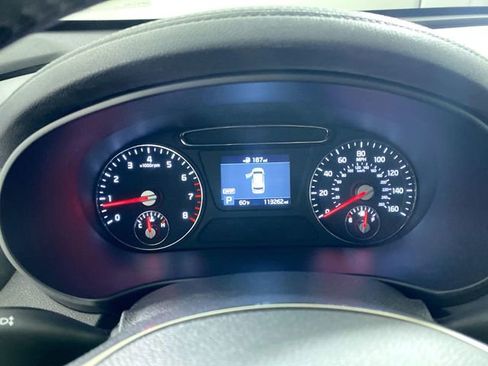 Used 2019 Kia Sorento LX w/ LX Convenience Package image 16