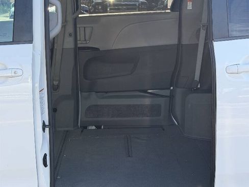 Used 2016 Toyota Sienna LE FWD image 21