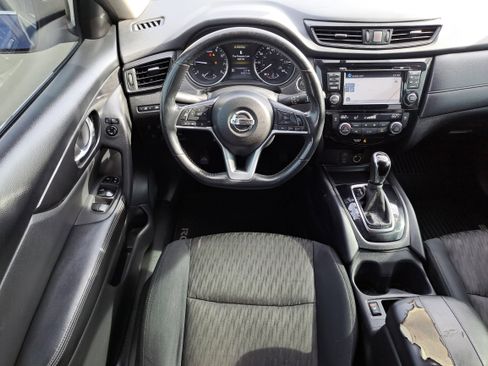 Used 2017 Nissan Rogue SV w/ SV Premium Package image 10