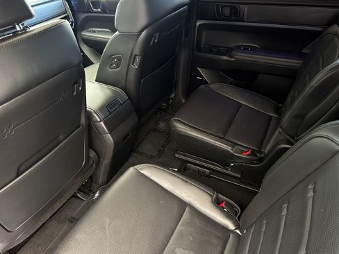 Used 2025 Hyundai Santa Fe Calligraphy AWD/4WD image 11