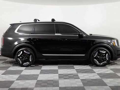 Used 2024 Kia Telluride EX w/ EX Captain's Chair Package AWD/4WD image 9