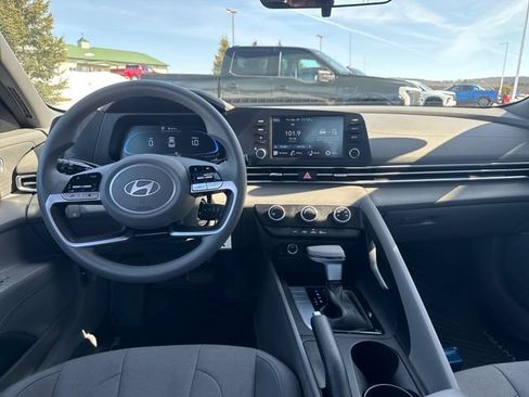 Used 2025 Hyundai Elantra SE FWD image 14
