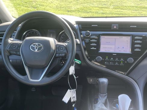 Used 2020 Toyota Camry LE FWD image 11
