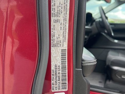Certified 2024 Jeep Grand Cherokee Laredo X AWD/4WD image 40