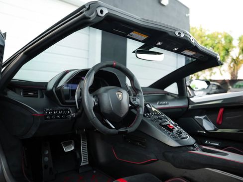 Used 2021 Lamborghini Aventador SVJ AWD/4WD image 10