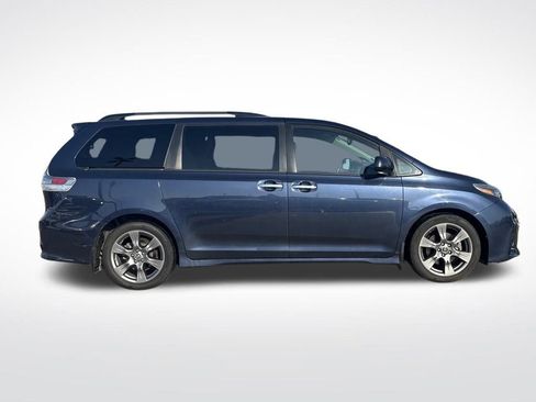 Used 2019 Toyota Sienna SE image 8