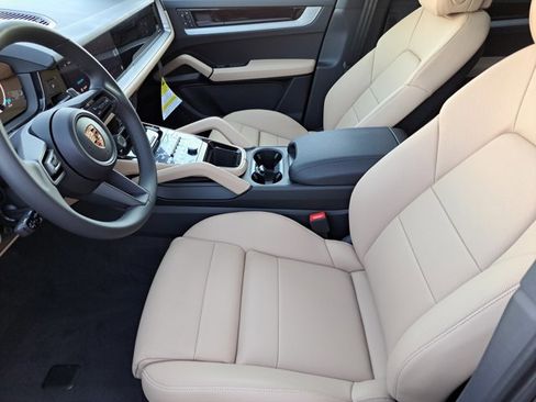 Used 2026 Porsche Cayenne image 23