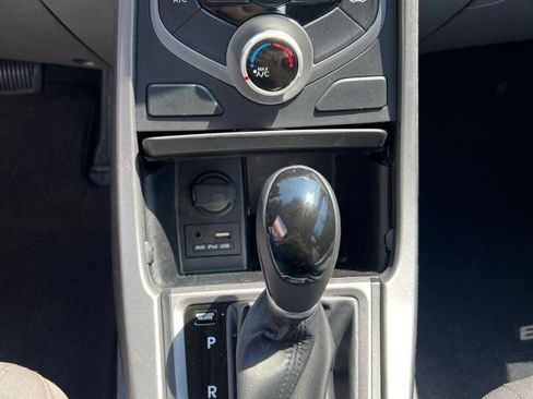 Used 2016 Hyundai Elantra SE w/ Option Group 02 FWD image 18