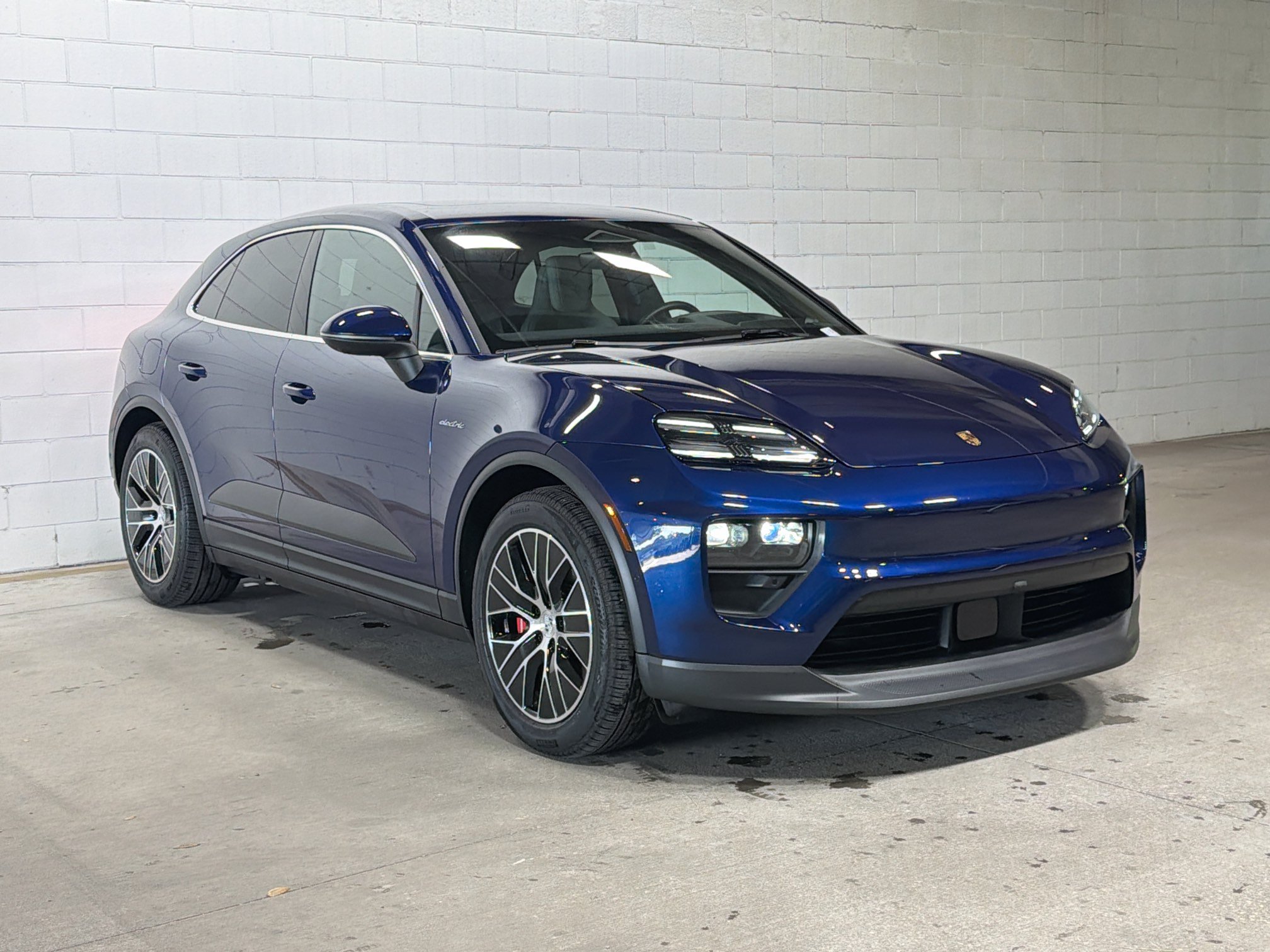 Certified 2026 Porsche Macan 4S Electric AWD/4WD image 6