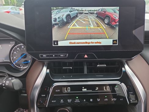 Certified 2024 Toyota Venza XLE AWD/4WD image 24