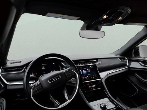 Used 2021 Jeep Grand Cherokee L Laredo image 9