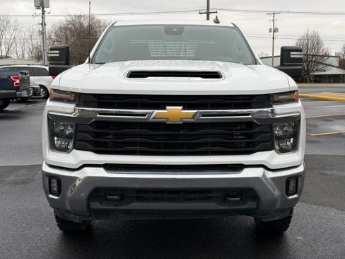 Used 2024 Chevrolet Silverado 2500 LT w/ Convenience Package AWD/4WD image 3
