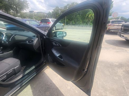 Used 2019 Chevrolet Malibu LT FWD image 18