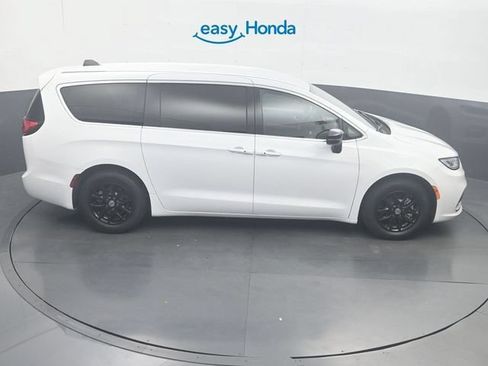 Used 2025 Chrysler Pacifica Select FWD image 26