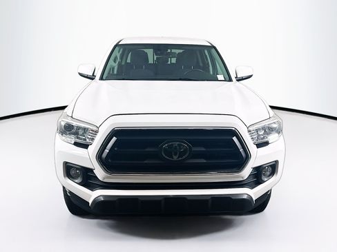 Used 2021 Toyota Tacoma SR5 AWD/4WD image 2