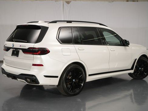 Used 2025 BMW X7 M60i image 16