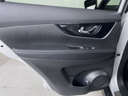 Used 2019 Nissan Rogue SL w/ Premium Package image 22