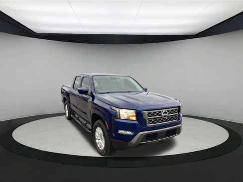 Used 2022 Nissan Frontier SV image 2