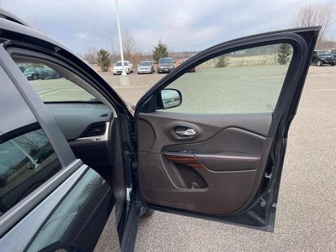 Used 2014 Jeep Cherokee Trailhawk w/ Technology Group image 28