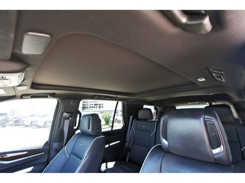 Used 2023 Cadillac Escalade Premium Luxury image 20