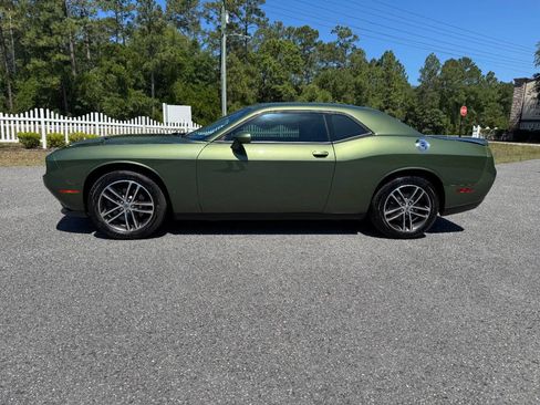 Used 2019 Dodge Challenger SXT AWD/4WD image 3