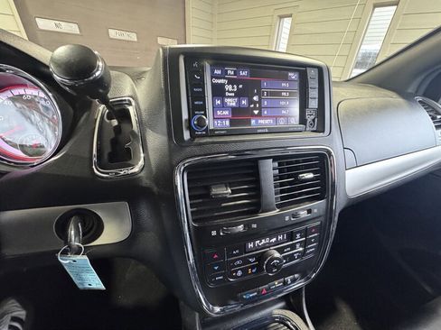 Used 2020 Dodge Grand Caravan GT image 19