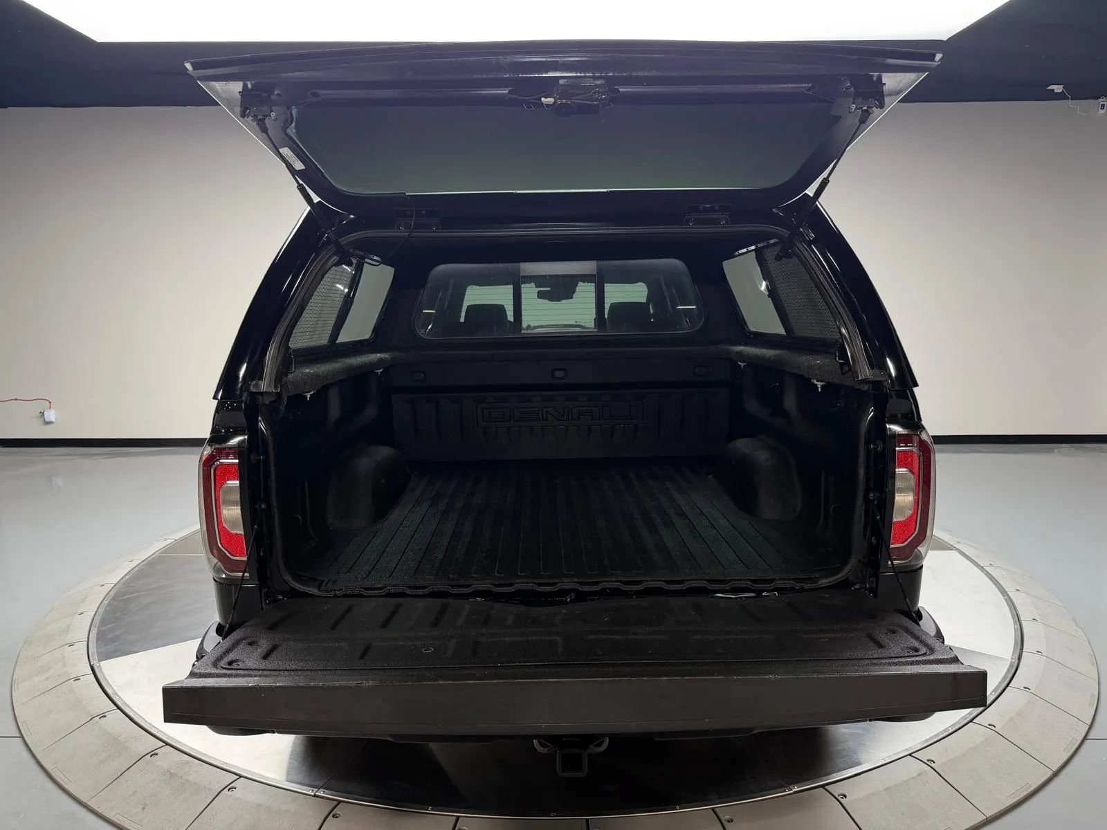 Used 2018 GMC Sierra 1500 Denali AWD/4WD image 14