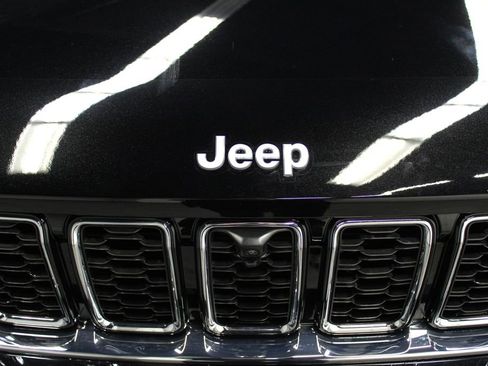 New 2025 Jeep Grand Cherokee Limited w/ Luxury Tech Group II image 36