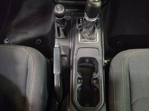 Used 2024 Jeep Wrangler Unlimited Sport AWD/4WD image 13