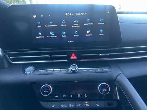 Used 2023 Hyundai Elantra Limited image 8