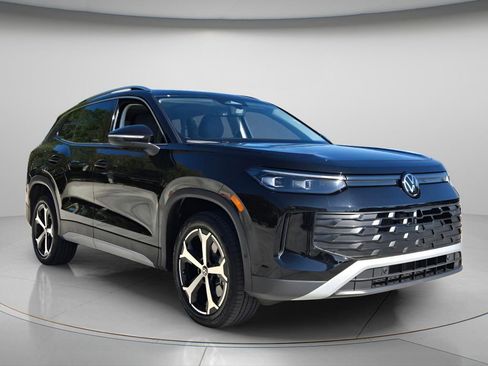 Certified 2025 Volkswagen Tiguan SE w/ Panoramic Sunroof Package AWD/4WD image 9