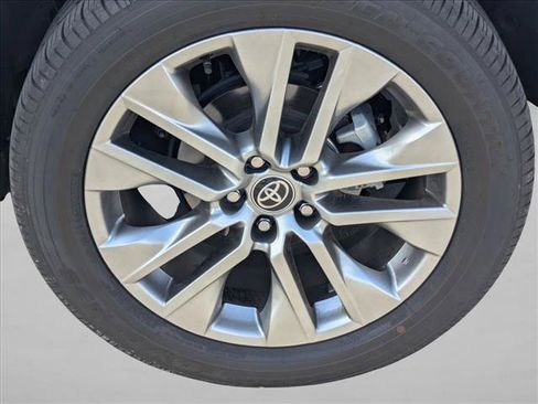 Used 2025 Toyota RAV4 Limited FWD image 14