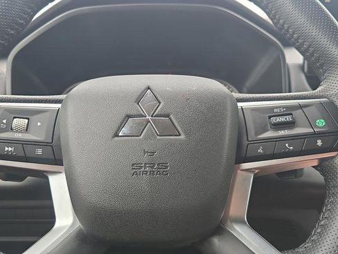 Used 2025 Mitsubishi Outlander SE FWD image 12