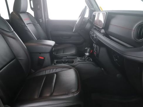 Used 2025 Jeep Wrangler Unlimited Rubicon AWD/4WD image 31