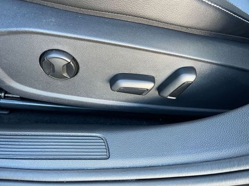 Used 2025 Volkswagen Jetta SE image 22