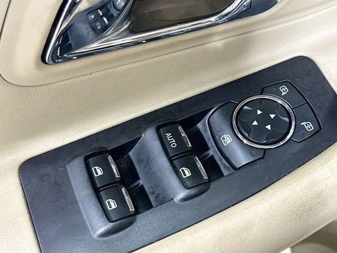 Used 2017 Ford Taurus SE FWD image 19