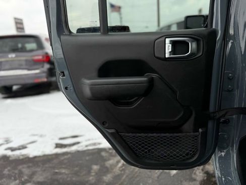 Used 2024 Jeep Wrangler Unlimited image 14